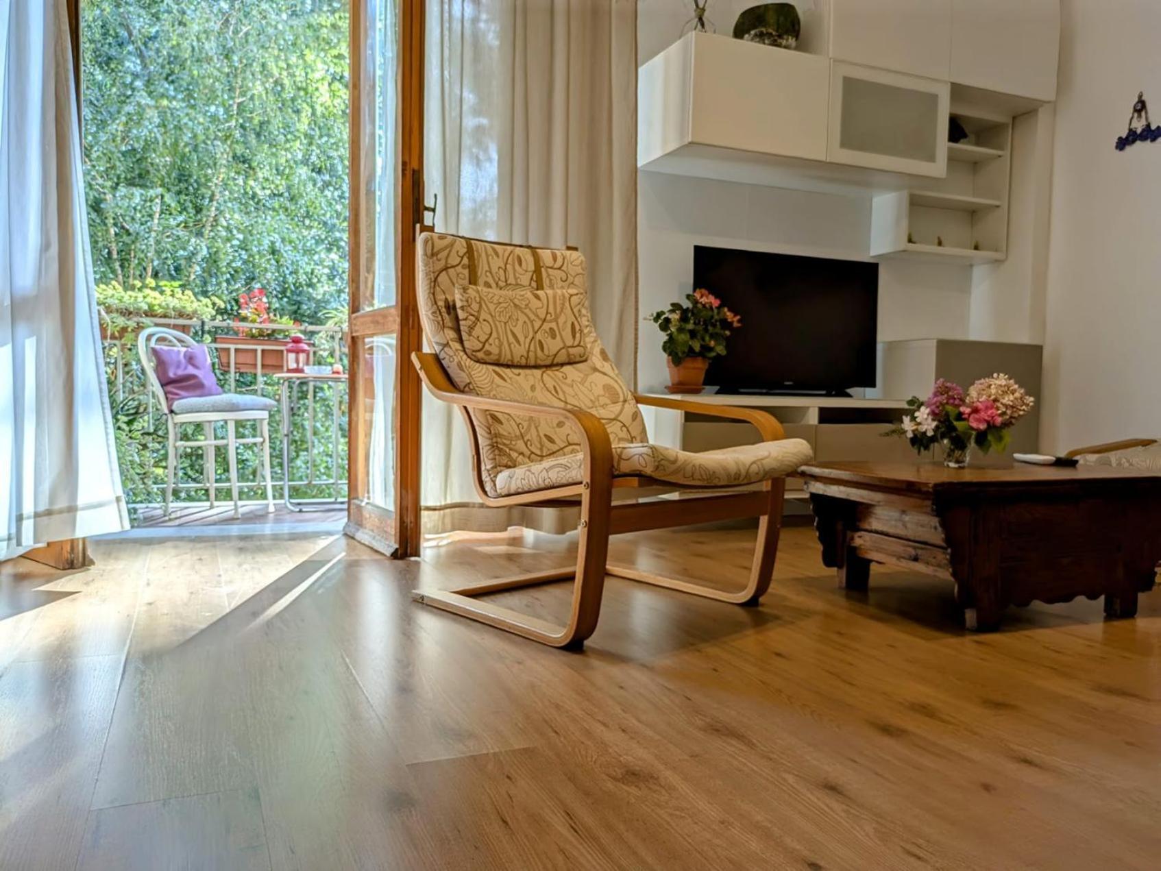 Viale Puccini - Free Gated Parking - 3 Minutes From Center Apartment *