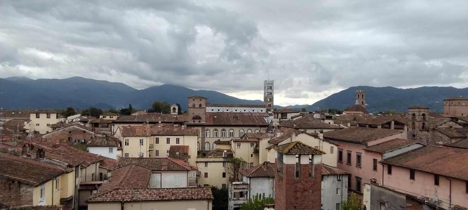 Viale Puccini - Free Gated Parking - 3 Minutes From Center